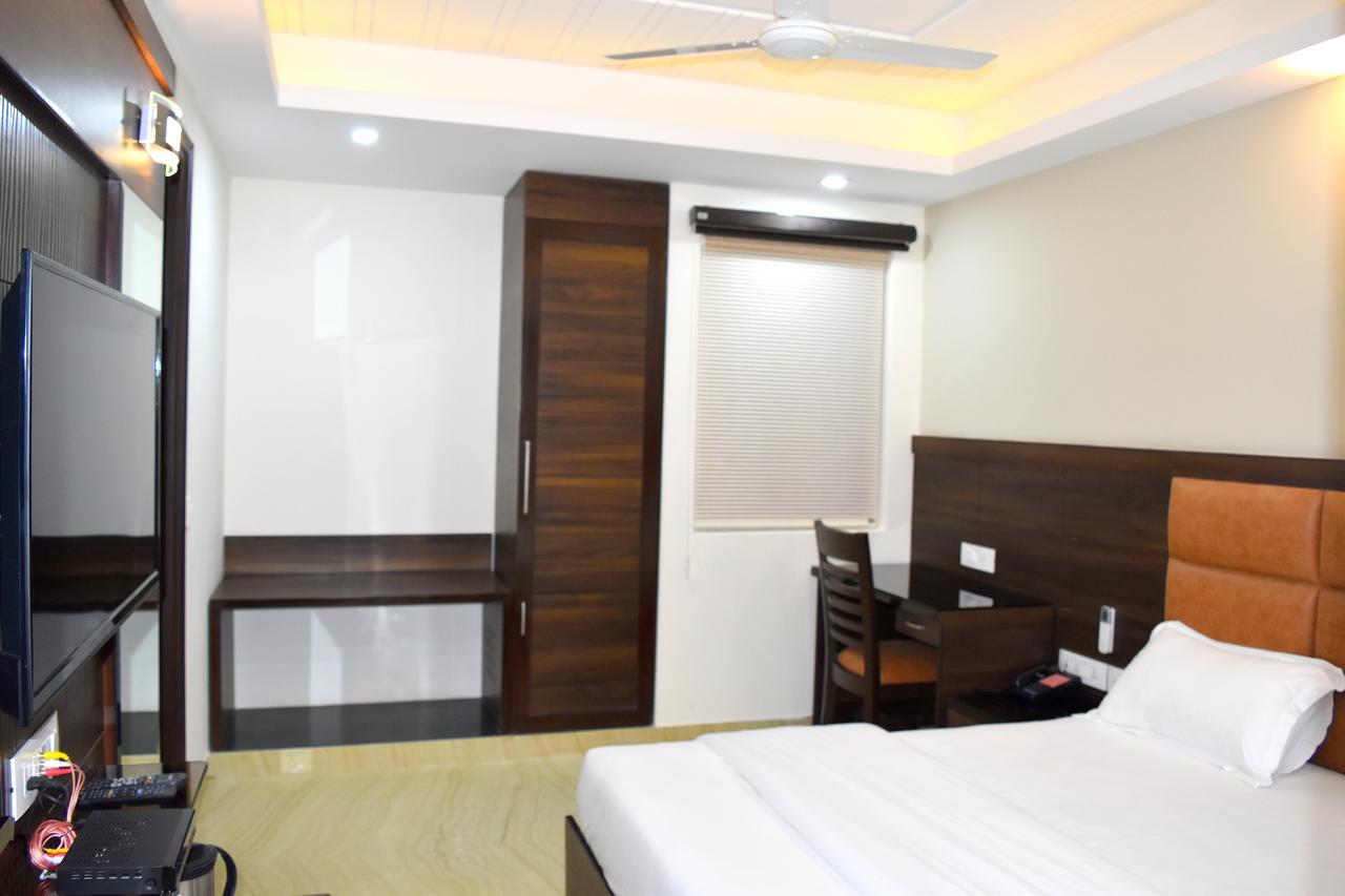 Hotel Tara Palace Redfort New Delhi Exterior foto