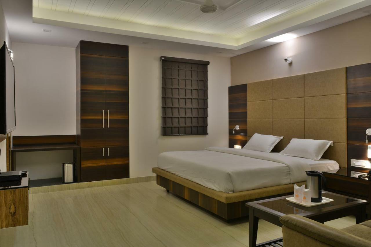 Hotel Tara Palace Redfort New Delhi Exterior foto